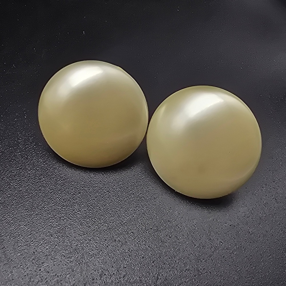 Faux Pearl Round Screw Back Earrings Vintage Costume Jewelry Cream 1 inch